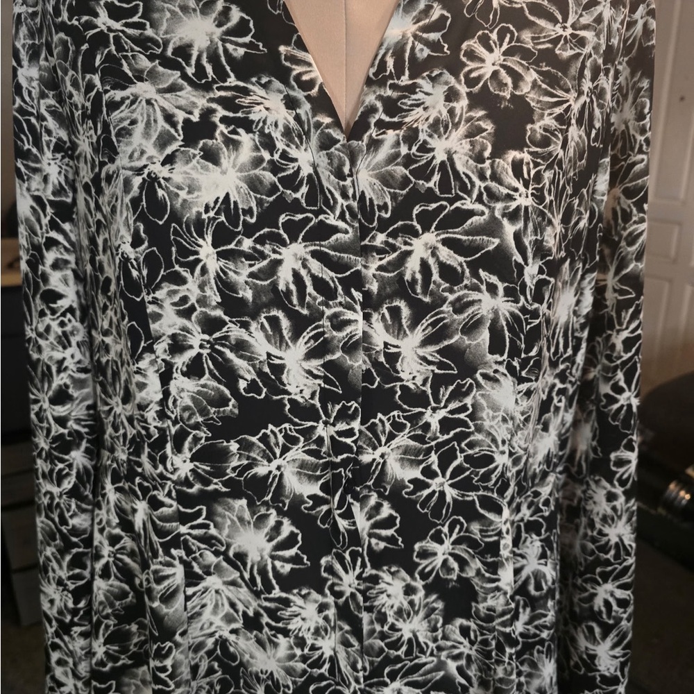 NWT Simply Vera by Vera Wang Floral Black and White Women's Top Size Large